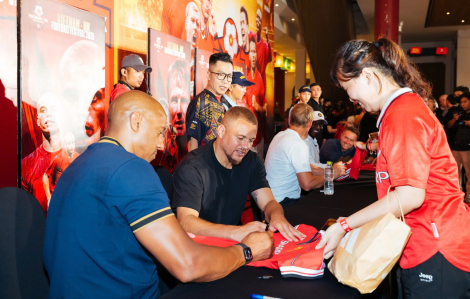 BTC sự kiện cựu tuyển thủ MU giao lưu tại Đà Nẵng lừa người hâm mộ đến 2 lần?