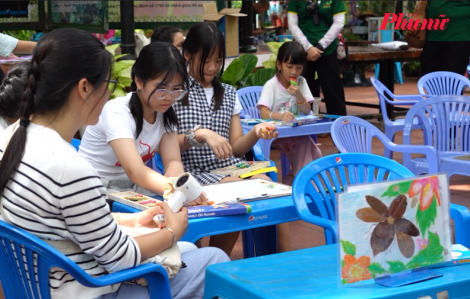 Lưu giữ yêu thương qua từng nét vẽ gia đình