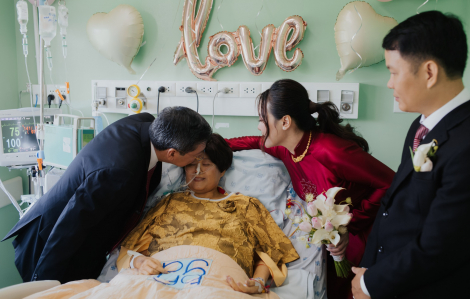 Đám cưới xúc động bên giường bệnh
