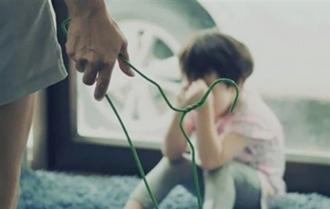 Người cha bị phạt 30 triệu đồng vì dùng dây điện, ống nước đánh con trai