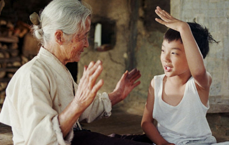 Ôm tuổi thơ vào lòng