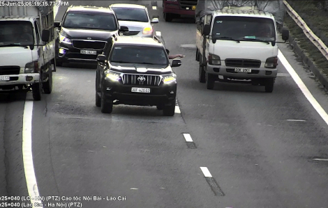 Tài xế ô tô bị khởi tố vì chèn ép xe tải ngay trên cao tốc