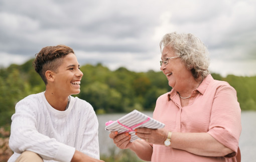 Lo mất con vào tay má chồng