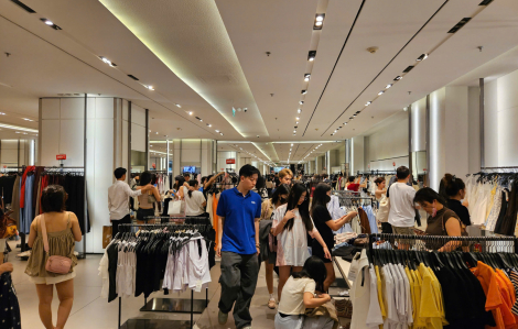 Nơi đông đúc mua sắm, chỗ đìu hiu ngóng khách