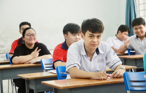 Đề toán, tiếng Anh khó, thí sinh lo thiệt thòi khi xét tuyển đại học