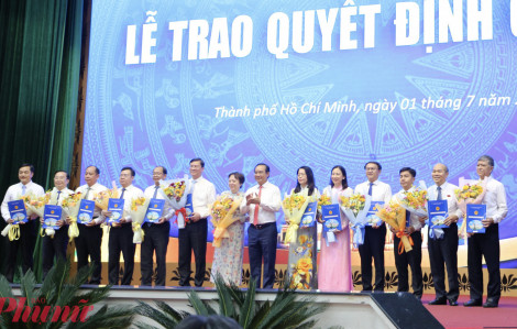 Ra mắt 16 Ủy viên UBND TPHCM mới