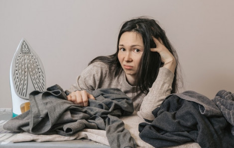 Vợ ăn mặc như người giúp việc