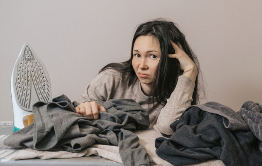 Vợ ăn mặc như người giúp việc