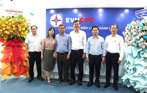 Tổng giám đốc Công ty cổ phần Điện lực Khánh Hòa thăm và chúc mừng Công ty Điện lực Khánh Hòa tại trụ sở mới