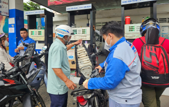 Giá xăng giảm về dưới 20.000 đồng/lít