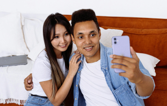 Vợ Gen Z ép chồng... bắt trend
