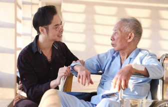 Ca sĩ Ngọc Sơn trải lòng về chuyện hiếu thảo, đạo đời