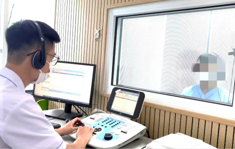 Thói quen sinh hoạt sai lầm khiến người đàn ông điếc đột ngột