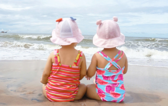 Đưa con về biển