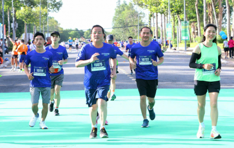 Khoảng 5.000 vận động viên tham dự chạy giải Mekong Delta Marathon lần thứ 6 ở Cần Thơ