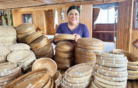 Nữ giám đốc vực dậy làng nghề và tiếp sức cho chị em thoát nghèo