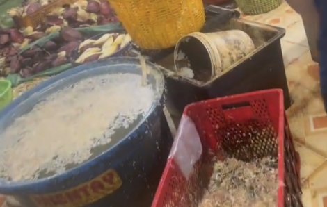 Rùng mình cảnh tượng tại 3 cơ sở ngâm bông chuối với hàn the, chất tẩy trắng