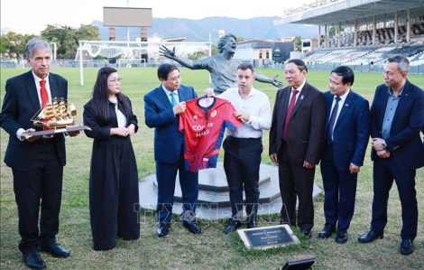 Thủ tướng Phạm Minh Chính và Phu nhân thăm CLB bóng đá Vasco da Gama