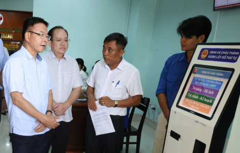 Phó Thủ tướng Lê Thành Long tiếp xúc cử tri, tặng cầu dân sinh cho xã khó khăn ở An Giang