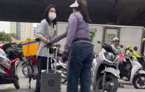 Người bán trà đá bị xử phạt 2,5 triệu đồng vì đuổi cô gái đứng trên vỉa hè