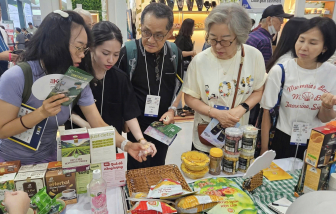 Bánh tráng trộn, muối Tây Ninh... gây tò mò tại Hàn Quốc