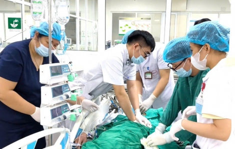 Nghẹt thở cứu bệnh nhân ngừng tim sau 3 ngày ăn lòng lợn tiết canh