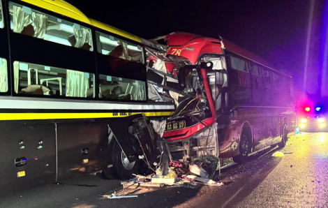 Tông xe khách trên cao tốc Vĩnh Hảo - Phan Thiết, nhiều người thương vong