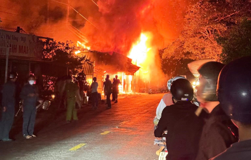 Cha khóa cửa đi nhậu khiến con trai mắc kẹt trong đám cháy