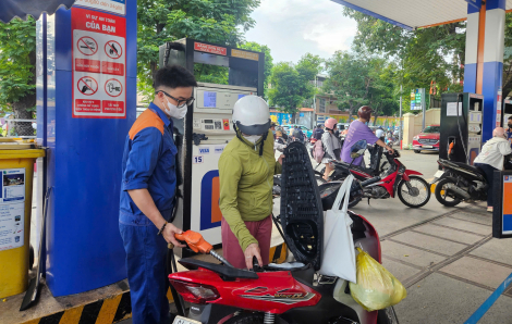 Giá xăng tăng trở lại