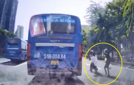 Xử lý tài xế dừng xe buýt giữa đường để đón khách