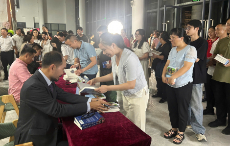 Miền cao phương Bắc, đất Mũi… theo trang sách đến xứ người