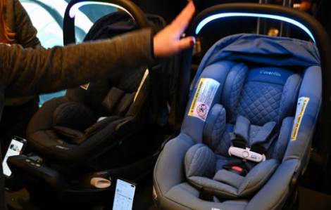 2 tháng, có đến 15 trẻ em đã chết vì bị ba mẹ bỏ quên trong xe hơi