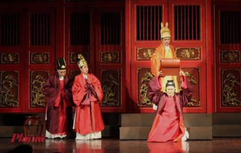 Đừng khiến sân khấu “lạc đường” bằng sự dễ dãi