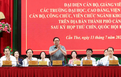 Thủ tướng Phạm Minh Chính tiếp xúc cử tri ở TP Cần Thơ