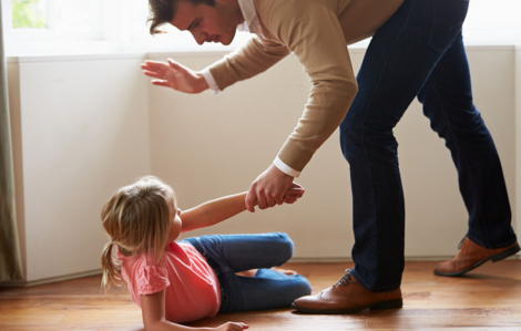 Đòn roi đối với trẻ em gây vết sẹo kéo dài nhiều thế hệ