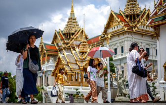 Thái Lan hoãn thu phí nhập cảnh với khách nước ngoài đến 2026