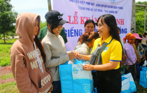 Hội LHPN TPHCM đồng hành cùng phụ nữ có hoàn cảnh khó khăn ở biên giới Việt- Lào