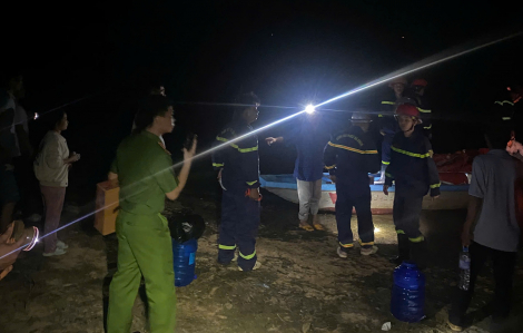 Hơn 100 người xuyên đêm tìm kiếm người nghi bị đuối nước ở Đắk Lắk