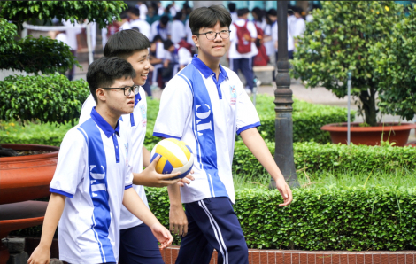 Nhiều lợi ích khi cấm học sinh sử dụng điện thoại ở trường