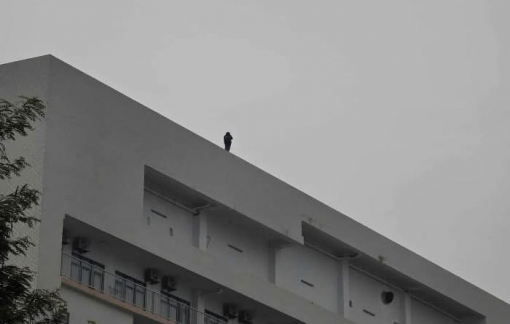 Cảnh sát kịp thời cứu cháu gái có ý định tự tử tại Bệnh viện Bạch Mai