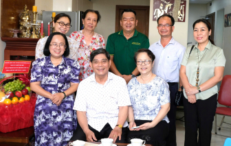 Lãnh đạo Ban Tuyên giáo và Dân vận Thành ủy TPHCM thăm văn nghệ sĩ tiêu biểu