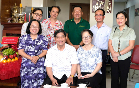 Lãnh đạo Ban Tuyên giáo và Dân vận Thành ủy TPHCM thăm văn nghệ sĩ tiêu biểu