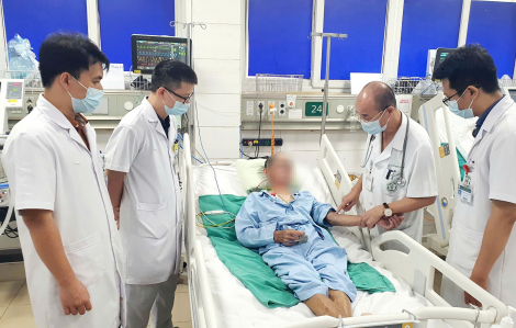 Ăn tiết canh, 2 người tử vong, 3 người nhập viện cấp cứu