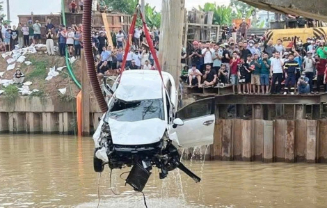 Vụ ô tô lao xuống sông ở Nghệ An: Vì sao ban đầu báo cáo tài xế đã tử vong?