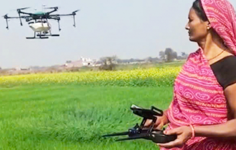 Drone giúp phụ nữ làm nông và tự chủ kinh tế