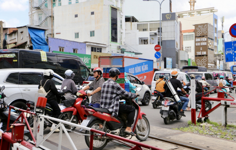 TPHCM: Chấn chỉnh an toàn giao thông tại các điểm giao cắt đường sắt
