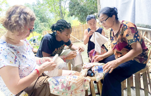 Giữ nghề dệt truyền thống, đưa thổ cẩm vươn xa
