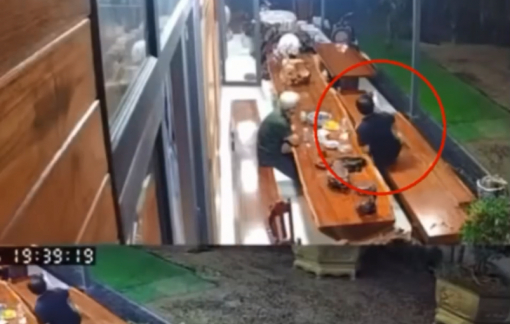 Video ghi lại cảnh người đàn ông nghi bị trúng đạn sau 2 tiếng nổ