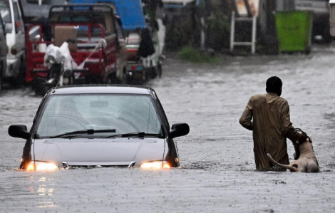 Mưa lũ khiến 54 người Pakistan thiệt mạng, 19 người Ấn Độ chết vì bị sét đánh