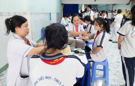 Tất cả nhân viên y tế tại trường học phải được đào tạo khám, chữa bệnh